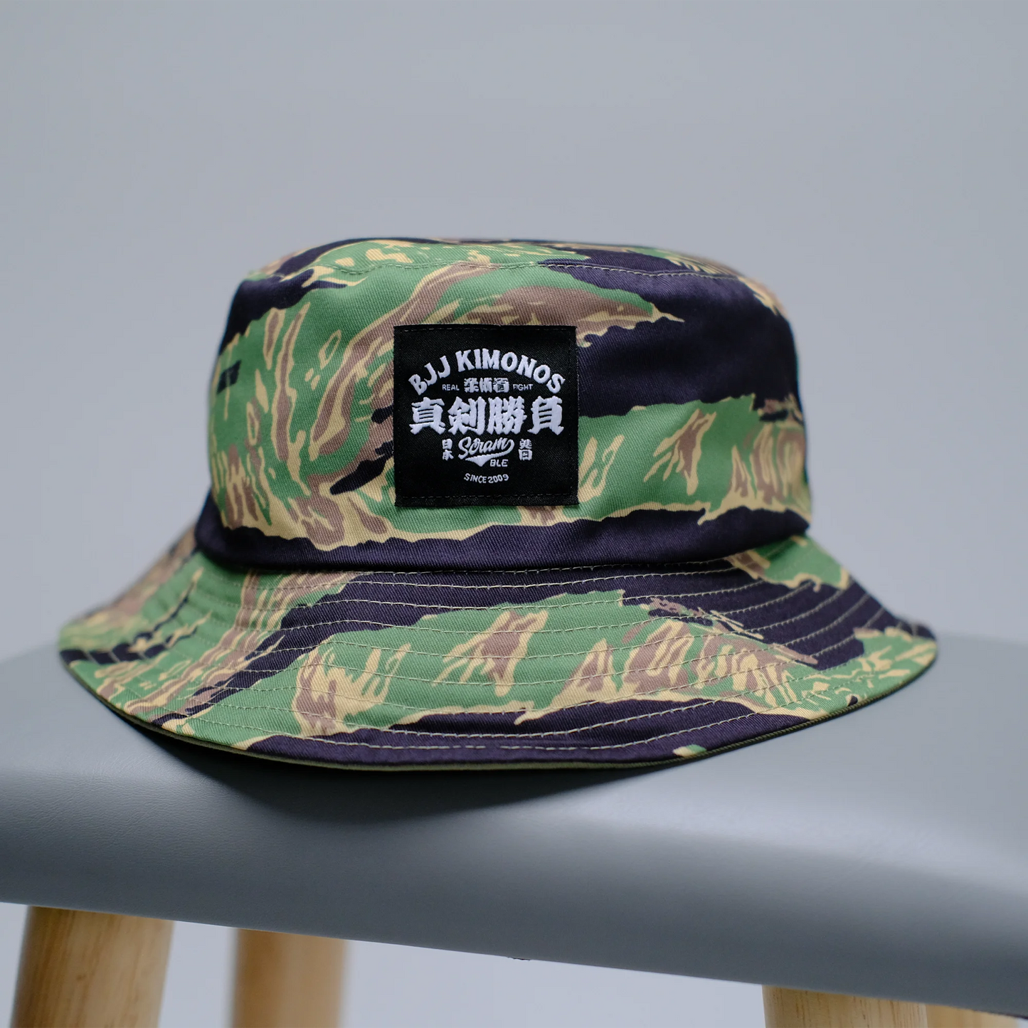 SCRAMBLE REVERSIBLE BUCKET HAT